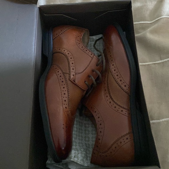 Florsheim boys shoes. EUC worn once. Size 3.5. Tan colour and leather - Picture 1 of 5